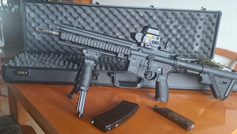 fucile HK416 GBB Umarex Full Metal Softair nero con bipiede, ottica e valigia.