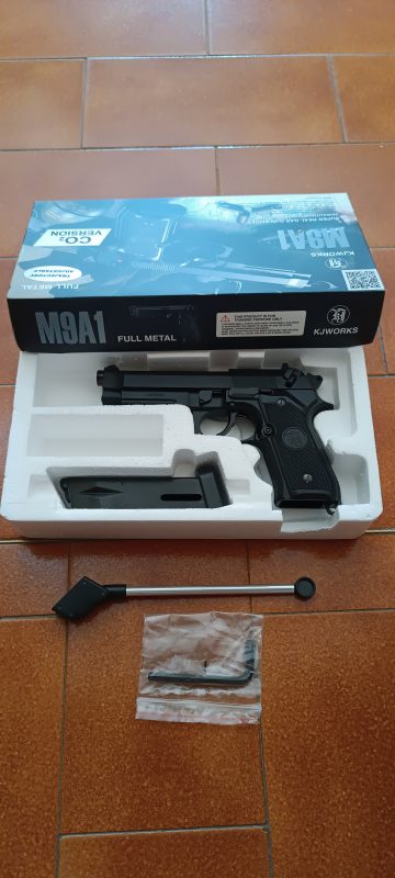 Pistola replica Beretta M9 CO2