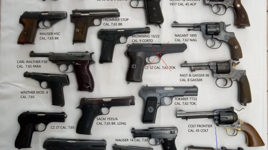 RACCOLTA REVOLVER E PISTOLE
