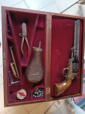 Pistola avancarica marca Nawi