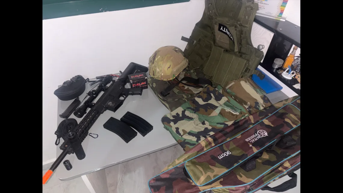 Kit Completo Softair M4 DBOYS + Tattico Giocattolo <1J
